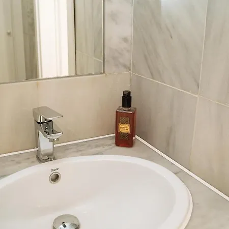 One&lux House - Bright Beachfront Duplex With Parking, Pool & Gym 마르베야