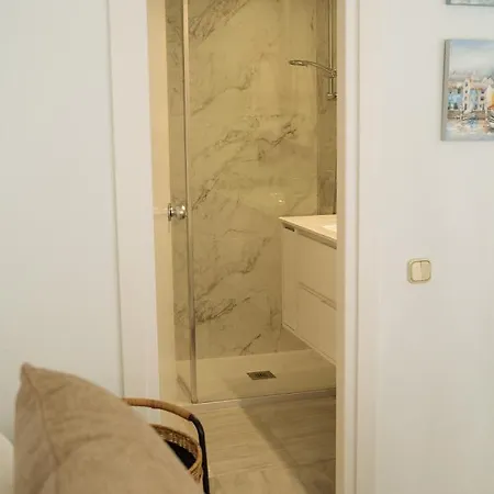 아파트 One&lux House - Bright Beachfront Duplex With Parking, Pool & Gym *