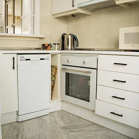 아파트 One&lux House - Bright Beachfront Duplex With Parking, Pool & Gym