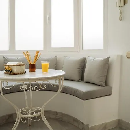 One&lux House - Bright Beachfront Duplex With Parking, Pool & Gym