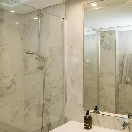 One&lux House - Bright Beachfront Duplex With Parking, Pool & Gym 아파트