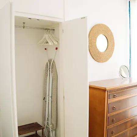 아파트 One&lux House - Bright Beachfront Duplex With Parking, Pool & Gym *