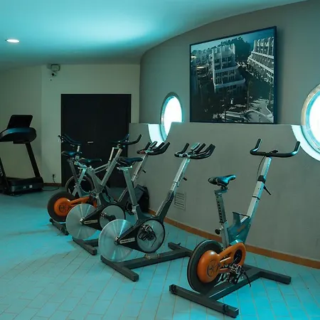 One&lux House - Bright Beachfront Duplex With Parking, Pool & Gym *