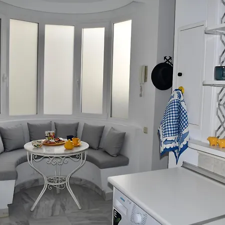 One&lux House - Bright Beachfront Duplex With Parking, Pool & Gym