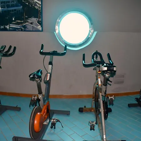 One&lux House - Bright Beachfront Duplex With Parking, Pool & Gym *