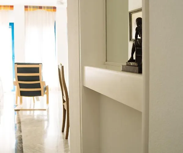Apartmán One&lux House - Bright Beachfront Duplex With Parking, Pool & Gym Marbella