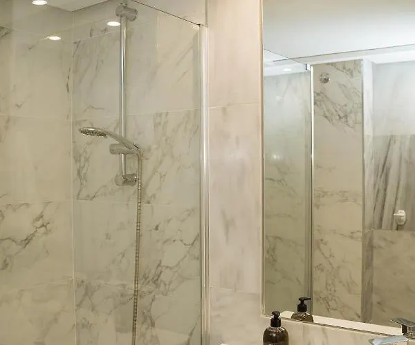 One&lux House - Bright Beachfront Duplex With Parking, Pool & Gym Apartmán