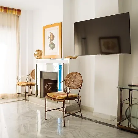 Apartman One&lux House - Bright Beachfront Duplex With Parking, Pool & Gym *