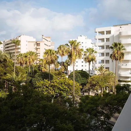 Komodo House - Bright Beachfront Duplex With Parking, Pool & Gym Marbella
