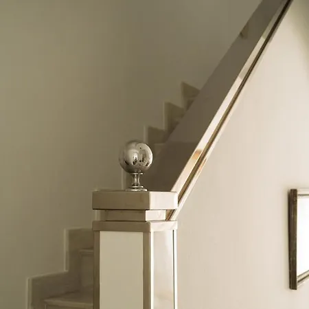 One&lux House - Bright Beachfront Duplex With Parking, Pool & Gym Marbella