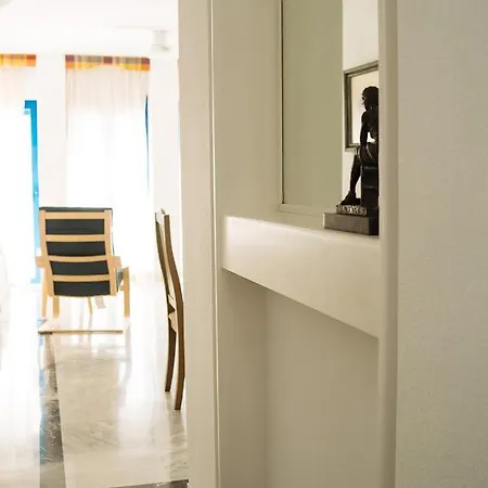 Apartment Komodo House - Bright Beachfront Duplex With Parking, Pool & Gym Marbella