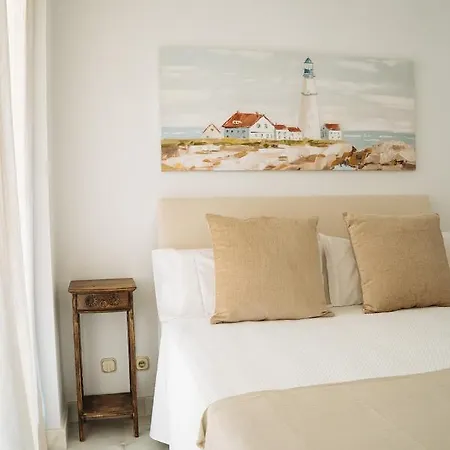 Komodo House - Bright Beachfront Duplex With Parking, Pool & Gym Marbella