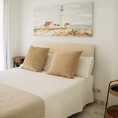Komodo House - Bright Beachfront Duplex With Parking, Pool & Gym Apartment Marbella