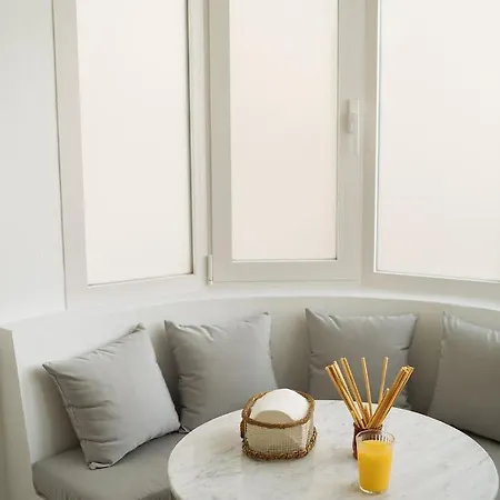 One&lux House - Bright Beachfront Duplex With Parking, Pool & Gym