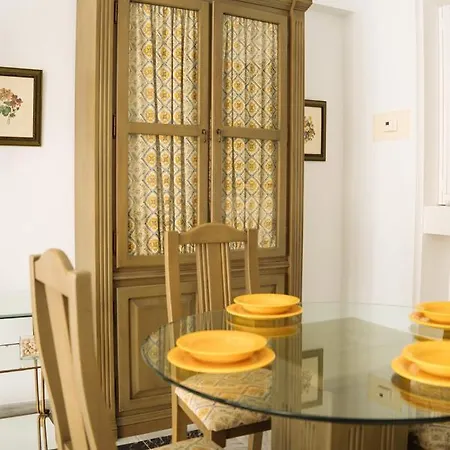 Apartment Komodo House - Bright Beachfront Duplex With Parking, Pool & Gym Marbella