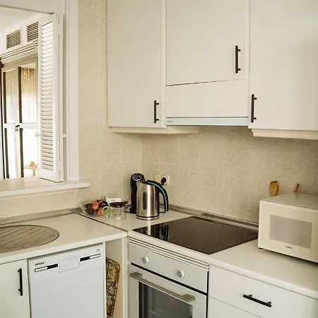 Apartman One&lux House - Bright Beachfront Duplex With Parking, Pool & Gym