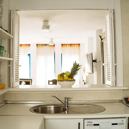 One&lux House - Bright Beachfront Duplex With Parking, Pool & Gym Apartmán