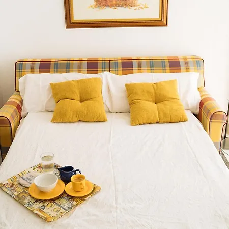 Komodo House - Bright Beachfront Duplex With Parking, Pool & Gym Apartment *