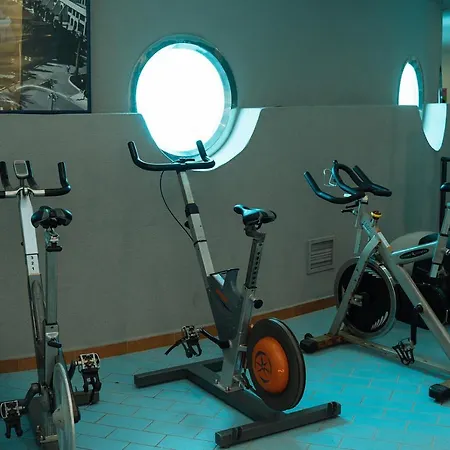 Apartman One&lux House - Bright Beachfront Duplex With Parking, Pool & Gym