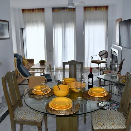 Komodo House - Bright Beachfront Duplex With Parking, Pool & Gym Apartment Marbella