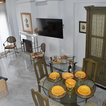 One&lux House - Bright Beachfront Duplex With Parking, Pool & Gym Apartmán *