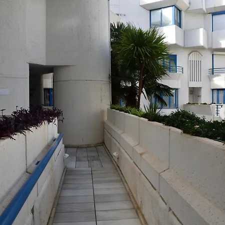 Komodo House - Bright Beachfront Duplex With Parking, Pool & Gym Marbella