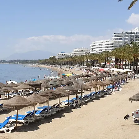 Komodo House - Bright Beachfront Duplex With Parking, Pool & Gym Marbella