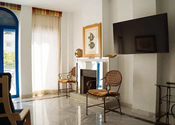 One&lux House - Bright Beachfront Duplex With Parking, Pool & Gym * Marbella