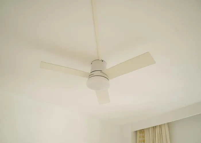 One&lux House - Bright Beachfront Duplex With Parking, Pool & Gym