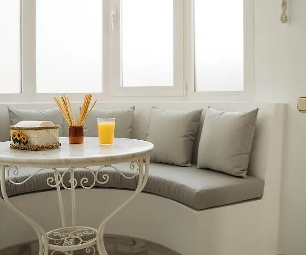 One&lux House - Bright Beachfront Duplex With Parking, Pool & Gym