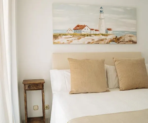 One&lux House - Bright Beachfront Duplex With Parking, Pool & Gym Marbella