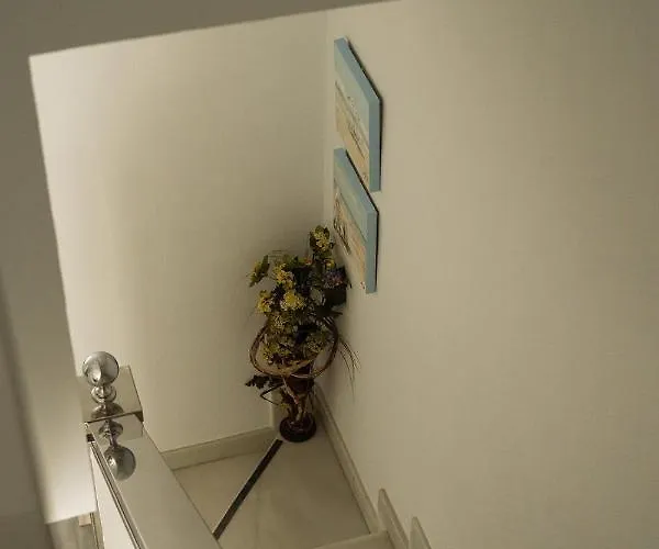 One&lux House - Bright Beachfront Duplex With Parking, Pool & Gym Marbella