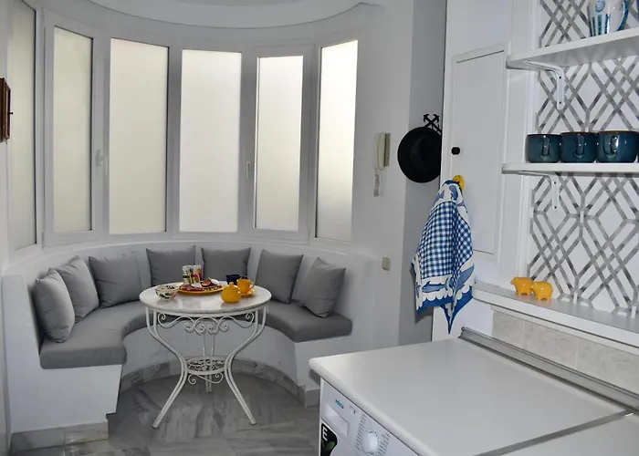 One&lux House - Bright Beachfront Duplex With Parking, Pool & Gym