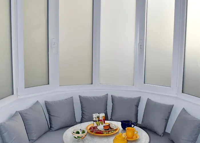 Apartment One&lux House - Bright Beachfront Duplex With Parking, Pool & Gym